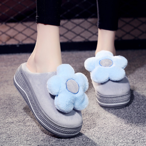 Дамски пантофи с пухен 3D елемент