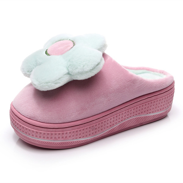 Дамски пантофи с пухен 3D елемент