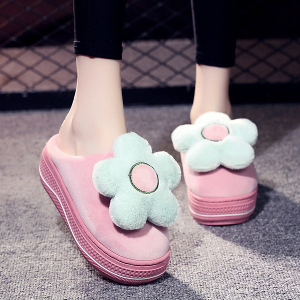 Дамски пантофи с пухен 3D елемент