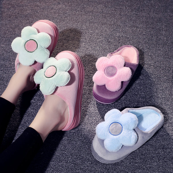 Дамски пантофи с пухен 3D елемент