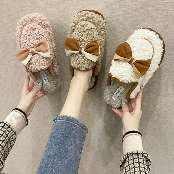 Дамски пухени чехли с панделка  