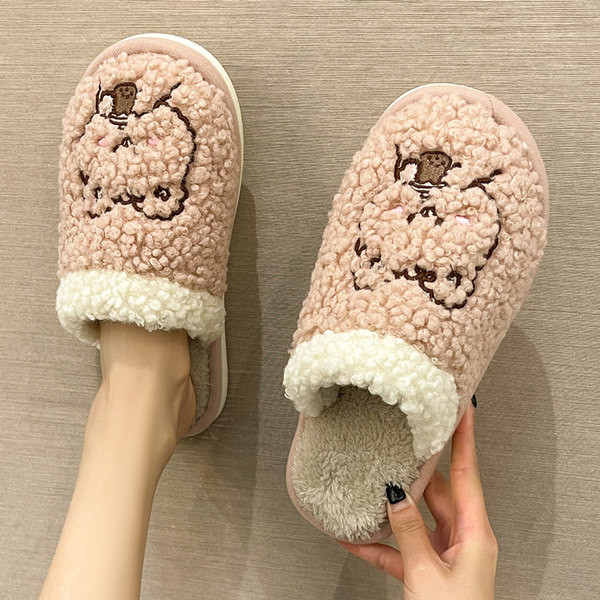 Дамски пухени домашни чехли с бродерия