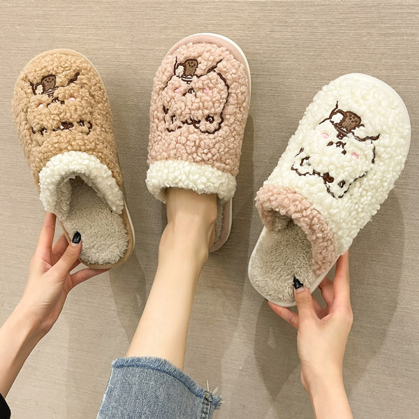 Дамски пухени домашни чехли с бродерия