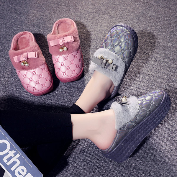 Домашни пантофи с пух и перли в три цвята