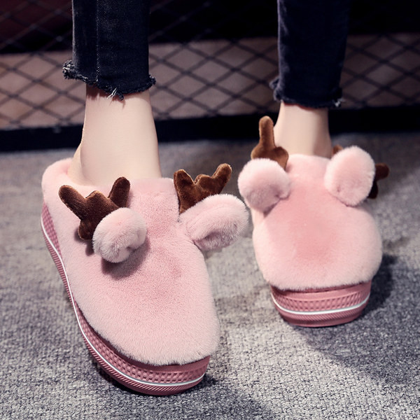 Пухени дамски чехли с 3D елементи