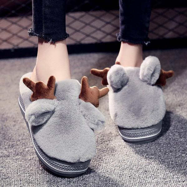 Пухени дамски чехли с 3D елементи