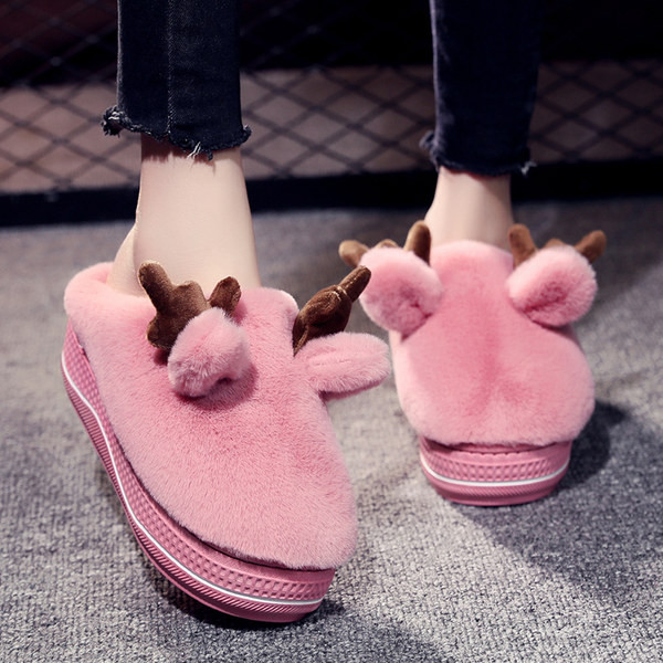 Пухени дамски чехли с 3D елементи