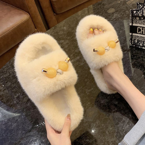 Дамски пухени чехли с маниста