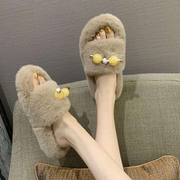 Дамски пухени чехли с маниста