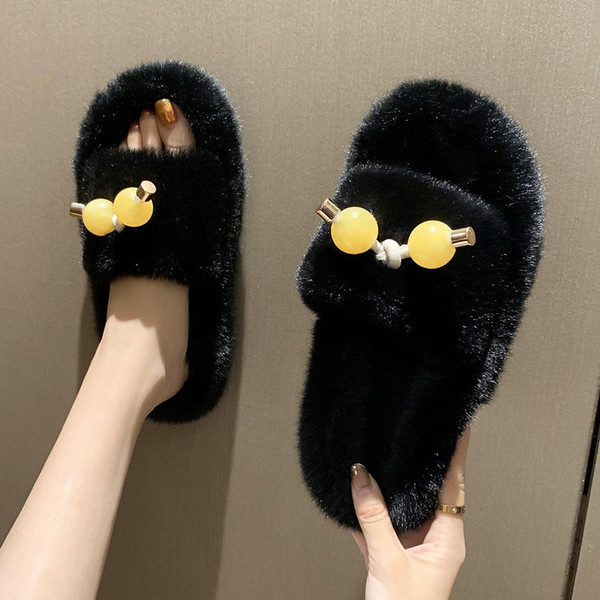 Дамски пухени чехли с маниста