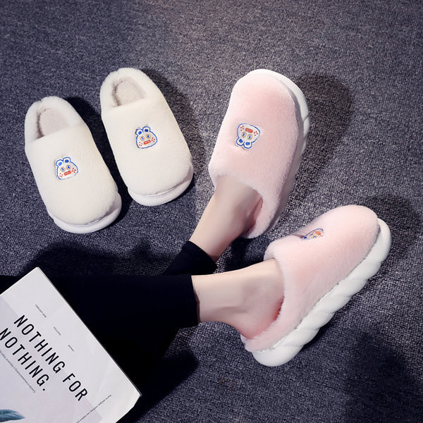 Sieviešu dūnu čības ar izšuvumu