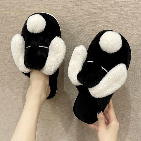 Домашни пантофи в черен и бял цвят 