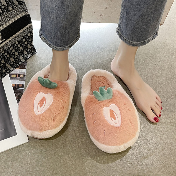 Пухени домашни чехли с декорация