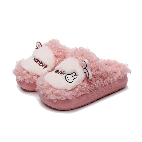 Пухени чехли с бродерия и 3D елемент