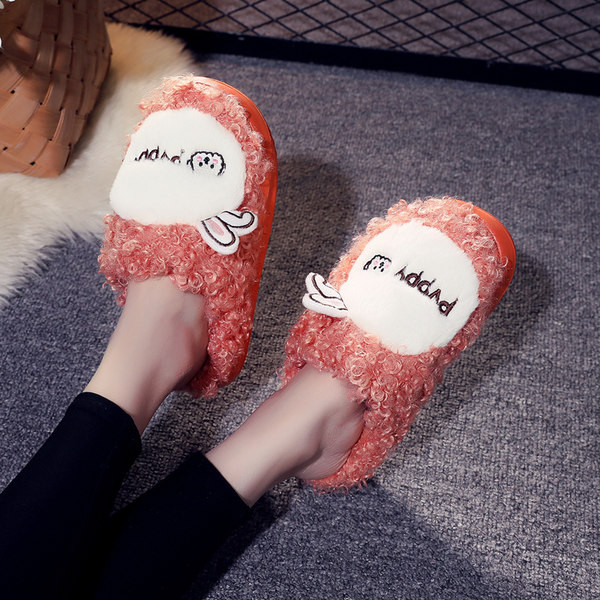 Пухени чехли с бродерия и 3D елемент