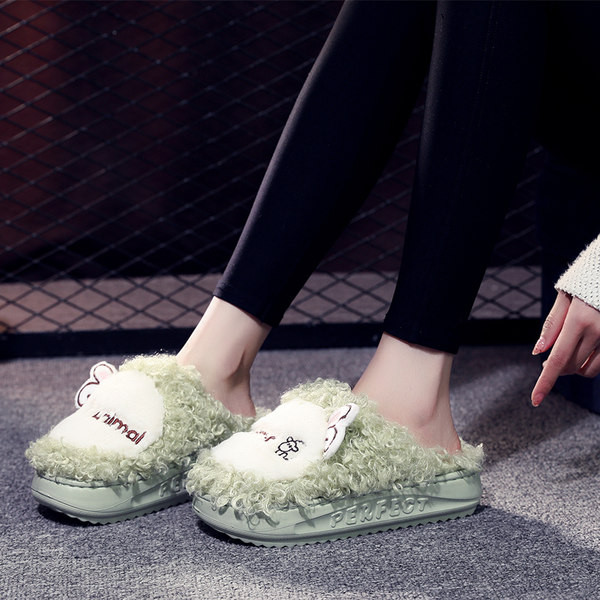 Пухени чехли с бродерия и 3D елемент