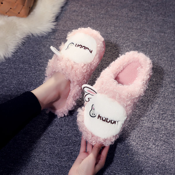 Пухени чехли с бродерия и 3D елемент