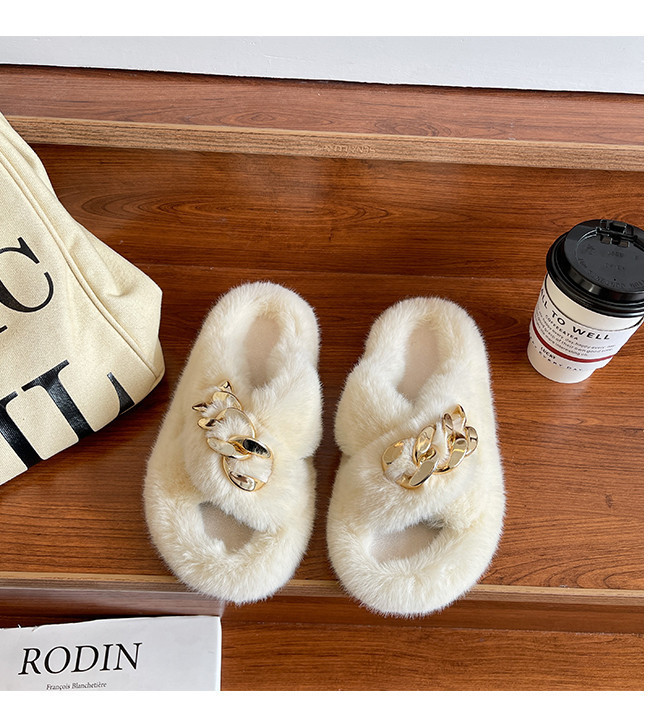 Пухени домашни чехли и метална декорация 