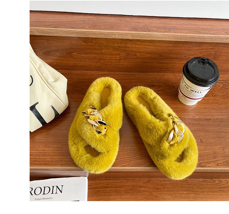 Пухени домашни чехли и метална декорация 