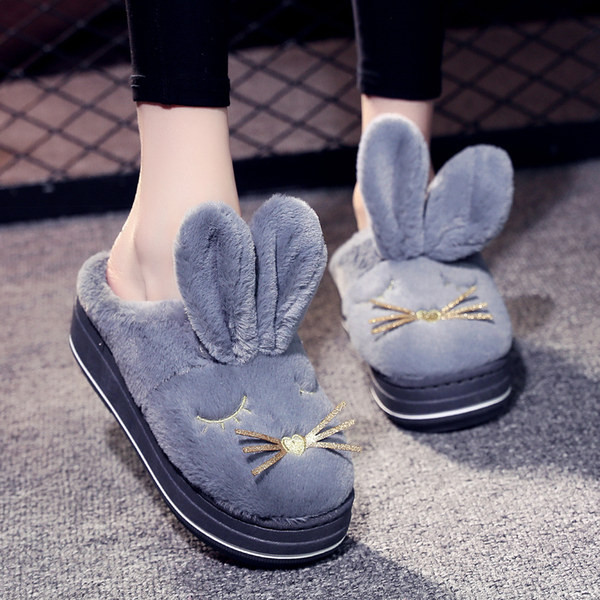 Пухени дамски чехли с 3D елементи и бродерия