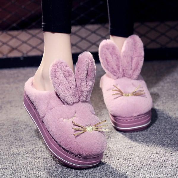 Пухени дамски чехли с 3D елементи и бродерия