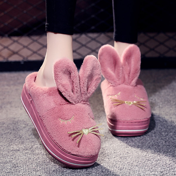 Пухени дамски чехли с 3D елементи и бродерия