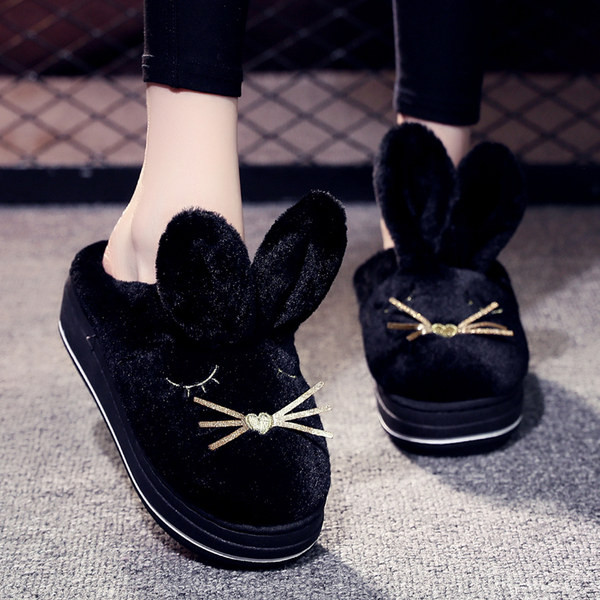 Пухени дамски чехли с 3D елементи и бродерия