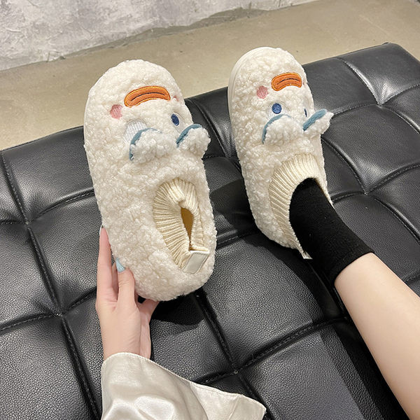 Пухени дамски пантофи с апликация