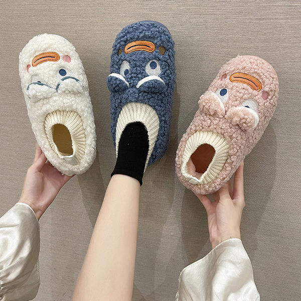 Пухени дамски пантофи с апликация