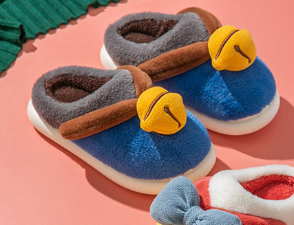 Пухени домашни пантофи с панделка