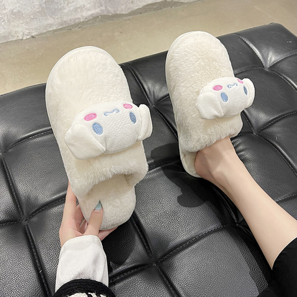 Нехлъзгащи се дамски пантофи с 3D елементи