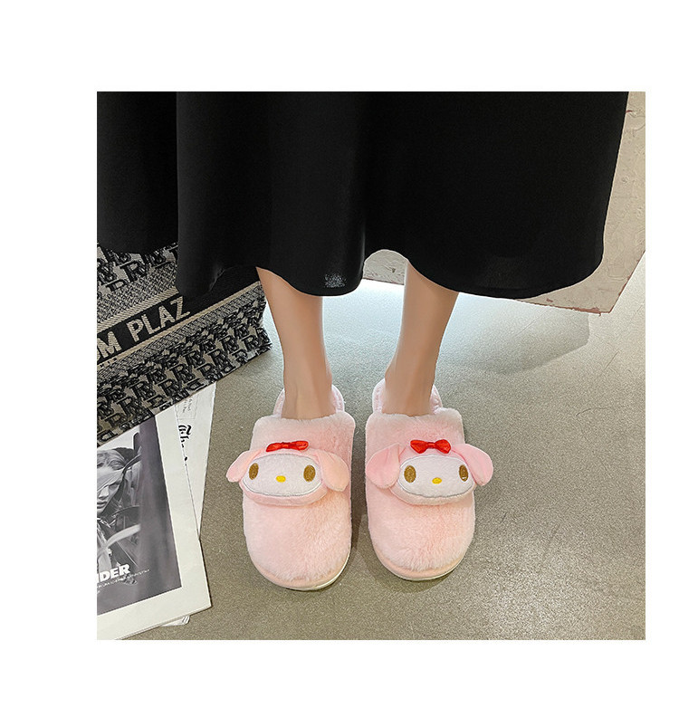 Нехлъзгащи се дамски пантофи с 3D елементи