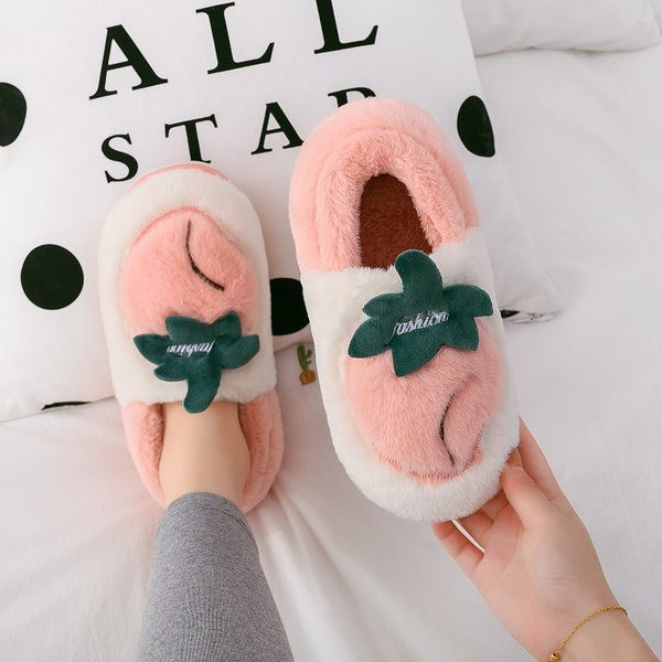 Пухени дамски пантофи с 3D елементи