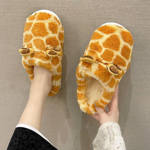 Дамски модерни пантофи в два модела с 3D елементи