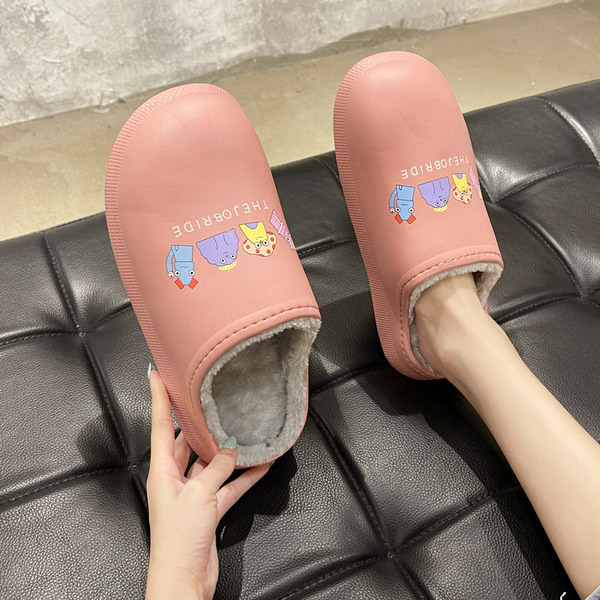 Дамски пухени чехли с апликация