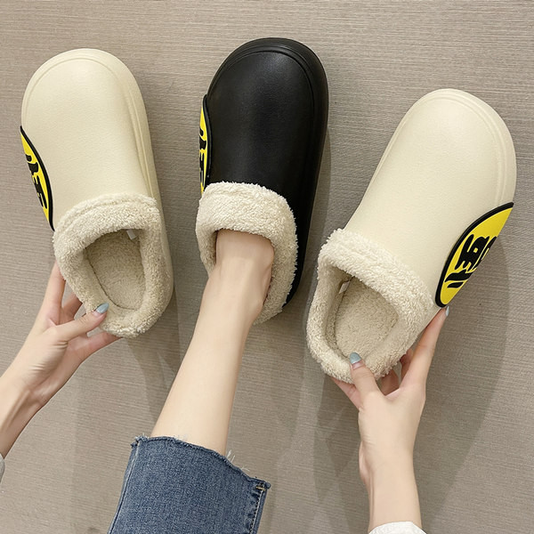 Дамски чехли с топла подплата в бежов и черен цвят 