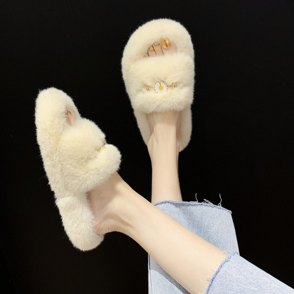 Пухени дамски чехли с бродерия и равна подметка