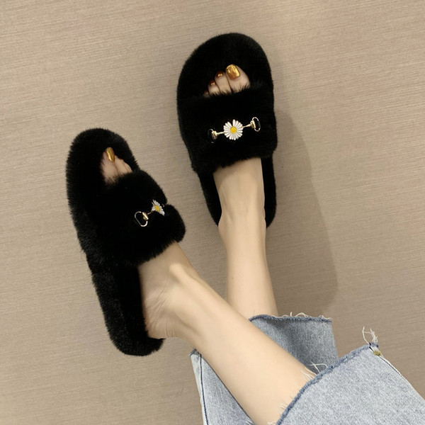 Пухени дамски чехли с бродерия и равна подметка