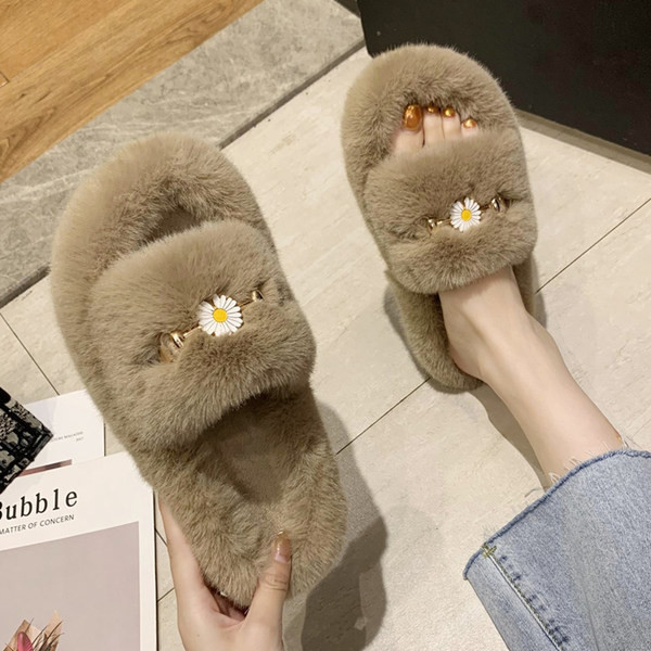 Пухени дамски чехли с бродерия и равна подметка