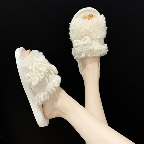 Модерни дамски чехли с пух и панделка