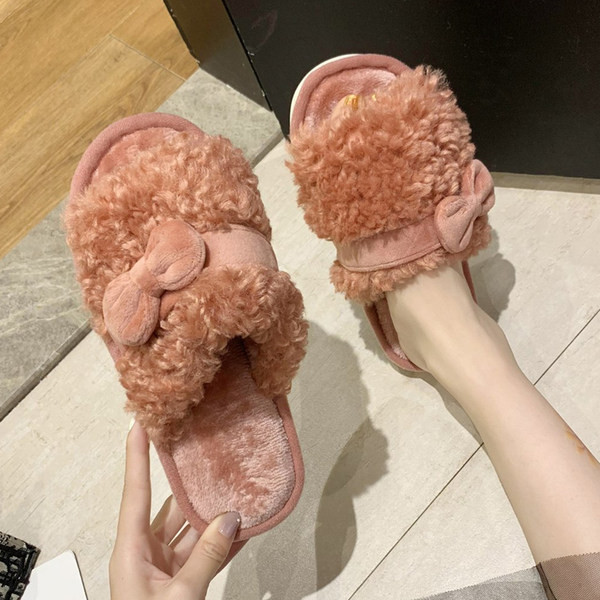 Модерни дамски чехли с пух и панделка