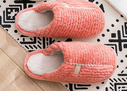 Дамски домашни чехли с емблема и равна подметка