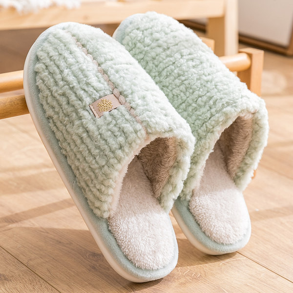 Дамски домашни чехли с емблема и равна подметка