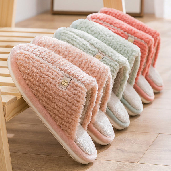 Дамски домашни чехли с емблема и равна подметка