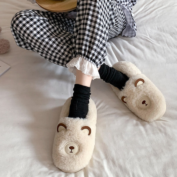 Дамски пухени пантофи с бродерия