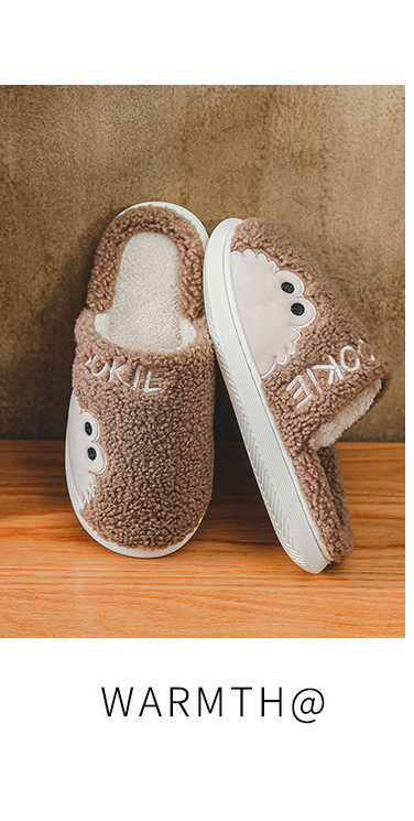 Пухени домашни чехли с апликация и бродиран надпис