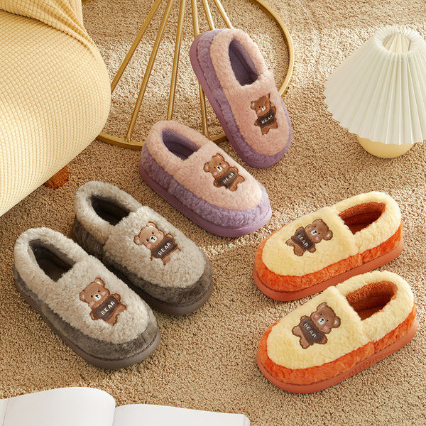 Ženske kućne papuče sa aplikacijom