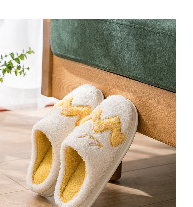 Дамски плюшени чехли с бродерия