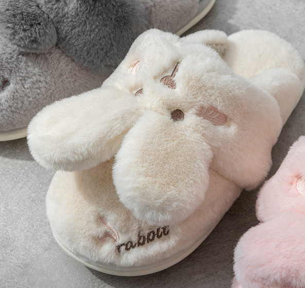 Ženske kućne papuče od eko paperja sa aplikacijom zeca