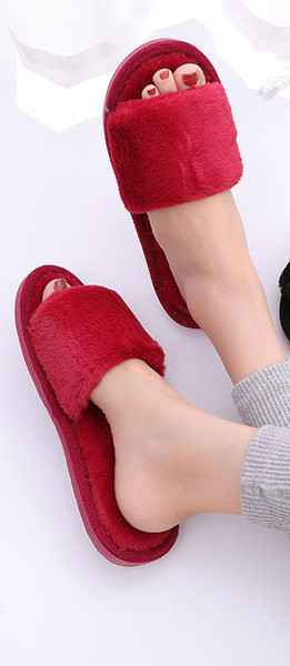 Пухени чехли с отворени пръсти